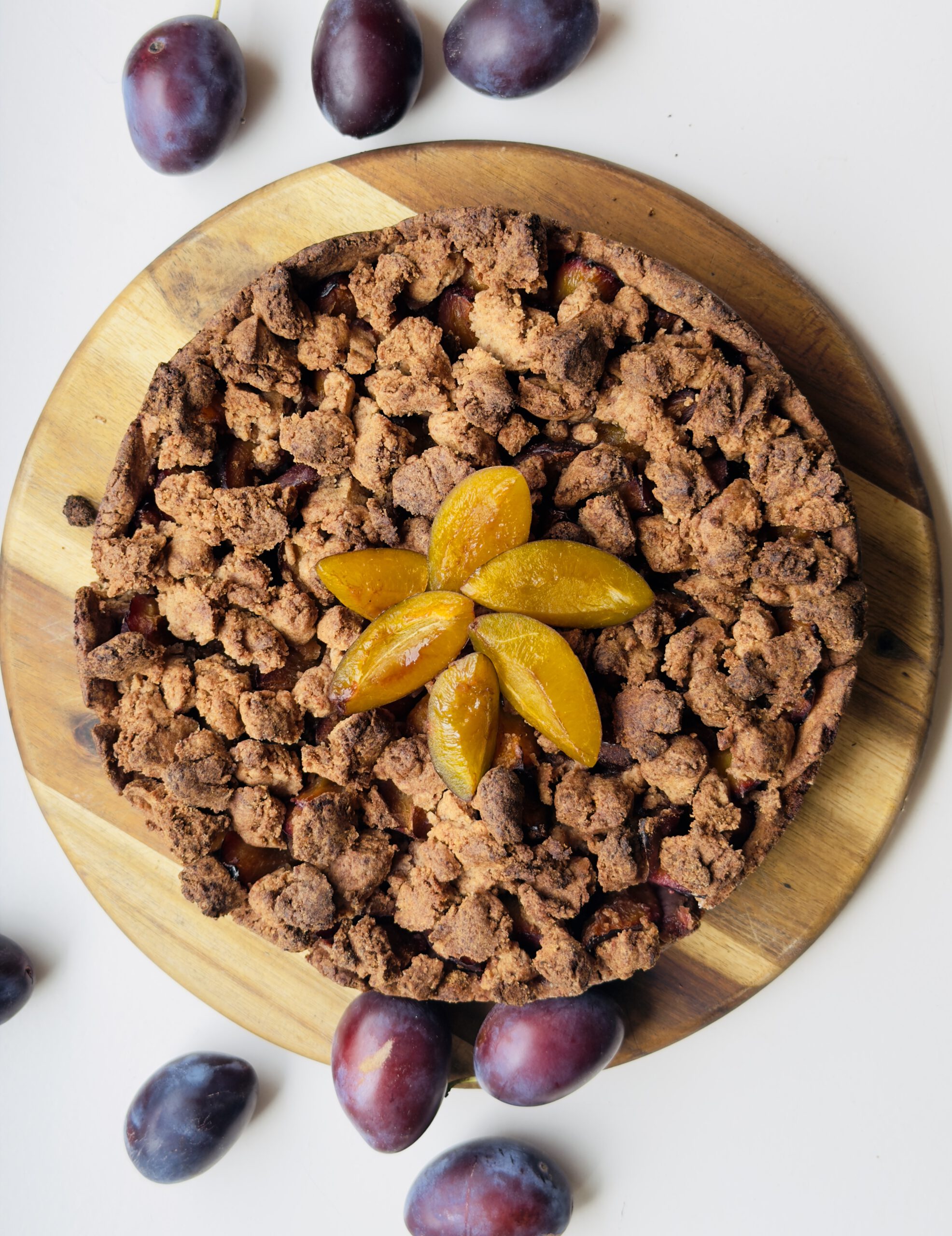 Veganer Pflaumenkuchen mit Zimtstreuseln