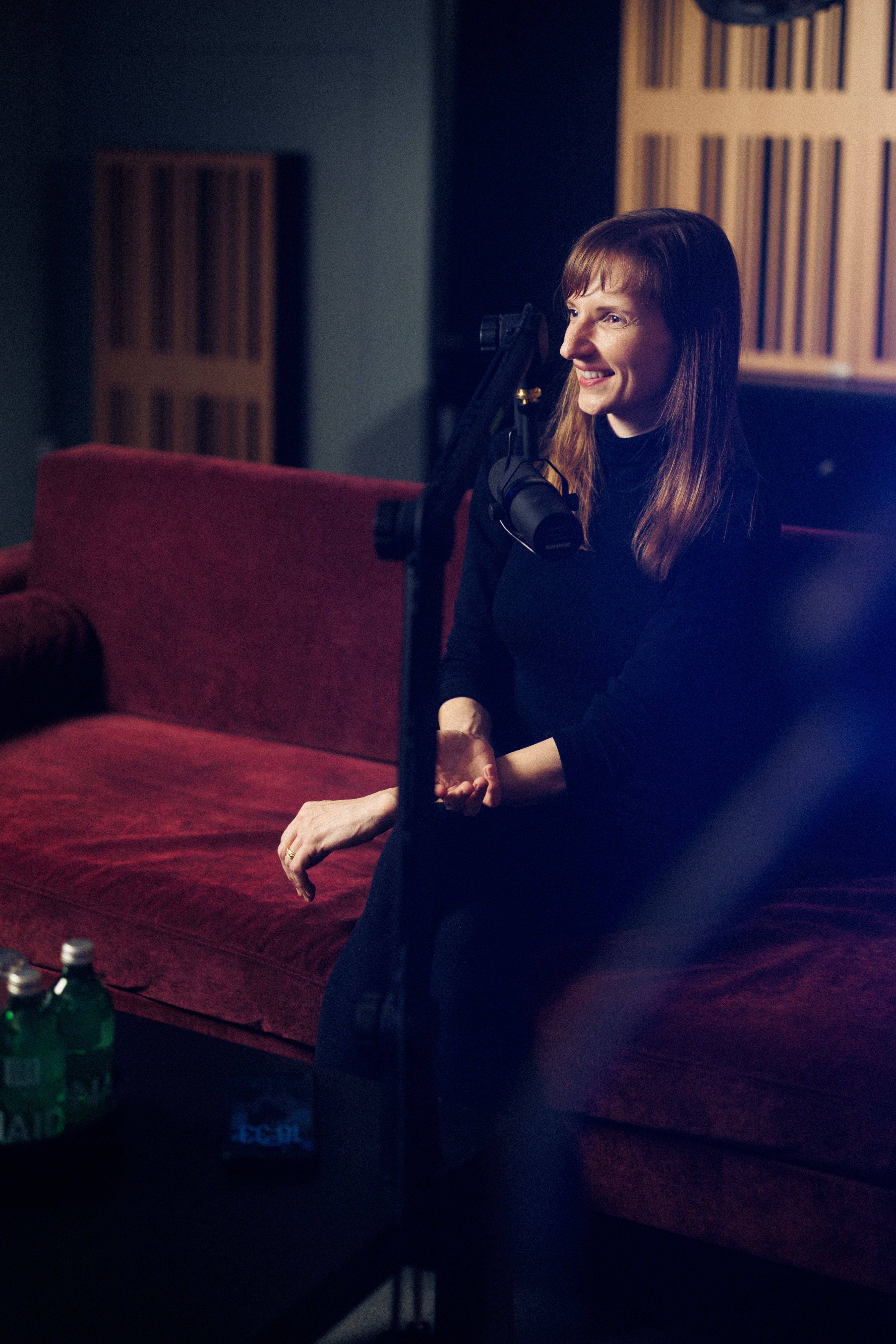 Jana im Etherminds Podcast-Setting