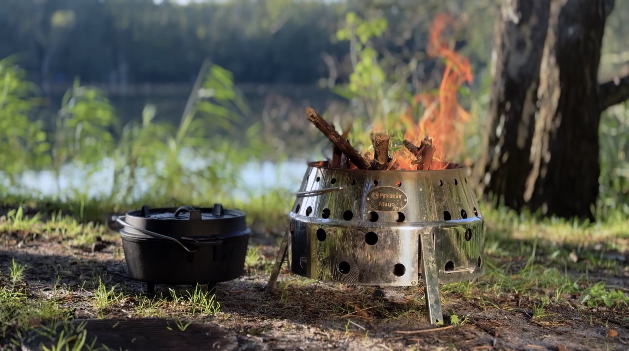 Petromax Feuerstelle und Gusseisentopf am See